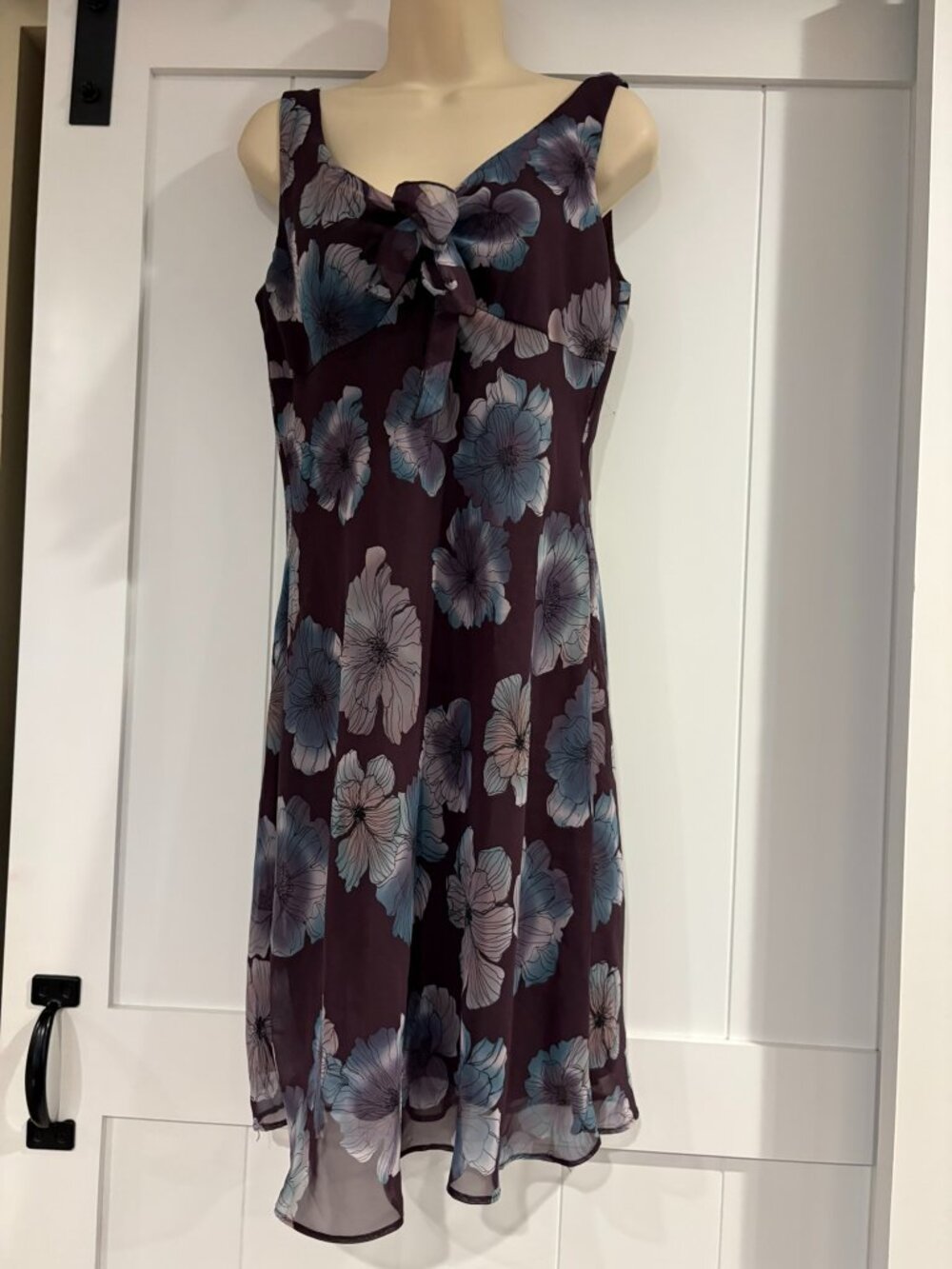 Alyn Paige brown floral dress has a bow at the bustline, vintage, size 9/10